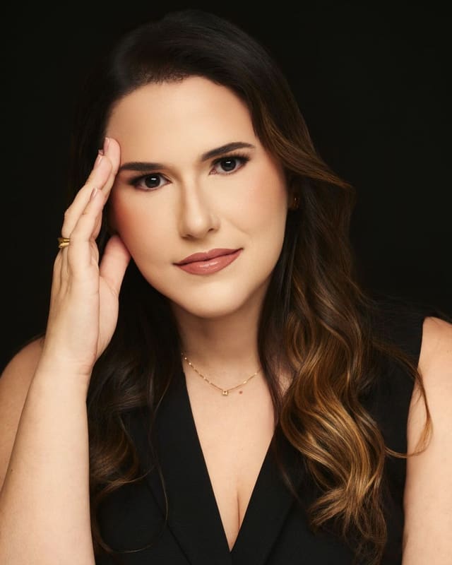 Retrato da Dra. Juliana Chagas Caldas, dermatologista da MiPelle.